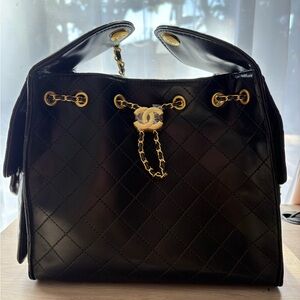 Chanel Black Quilted Shoulder Bag with Gold Chain